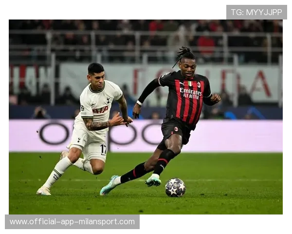 罗马边锋连续下底传中,AC米兰顶住高球,罗马ac米兰前瞻 罗马边锋连续下底传中,AC米兰顶住高球,罗马ac米兰前瞻